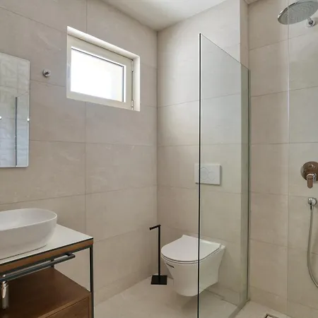 Luxurious 3-Bedroom Apartment By Mn Property 科托尔 外观 照片