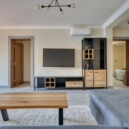 Luxurious 3-Bedroom Apartment By Mn Property 科托尔 外观 照片