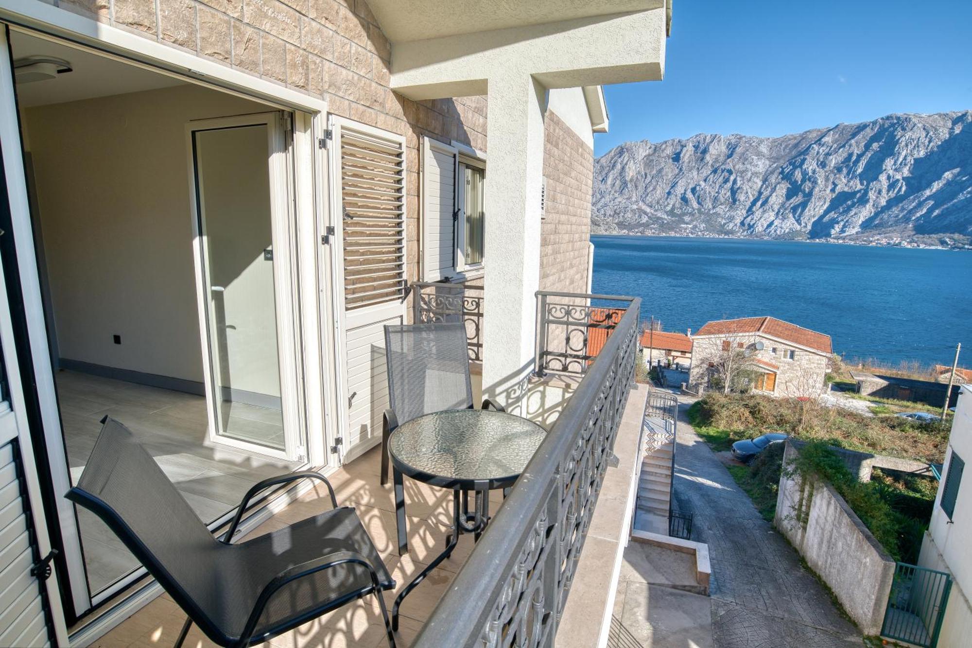 Appartamento Luxurious 3-bedroom By Mn Cattaro