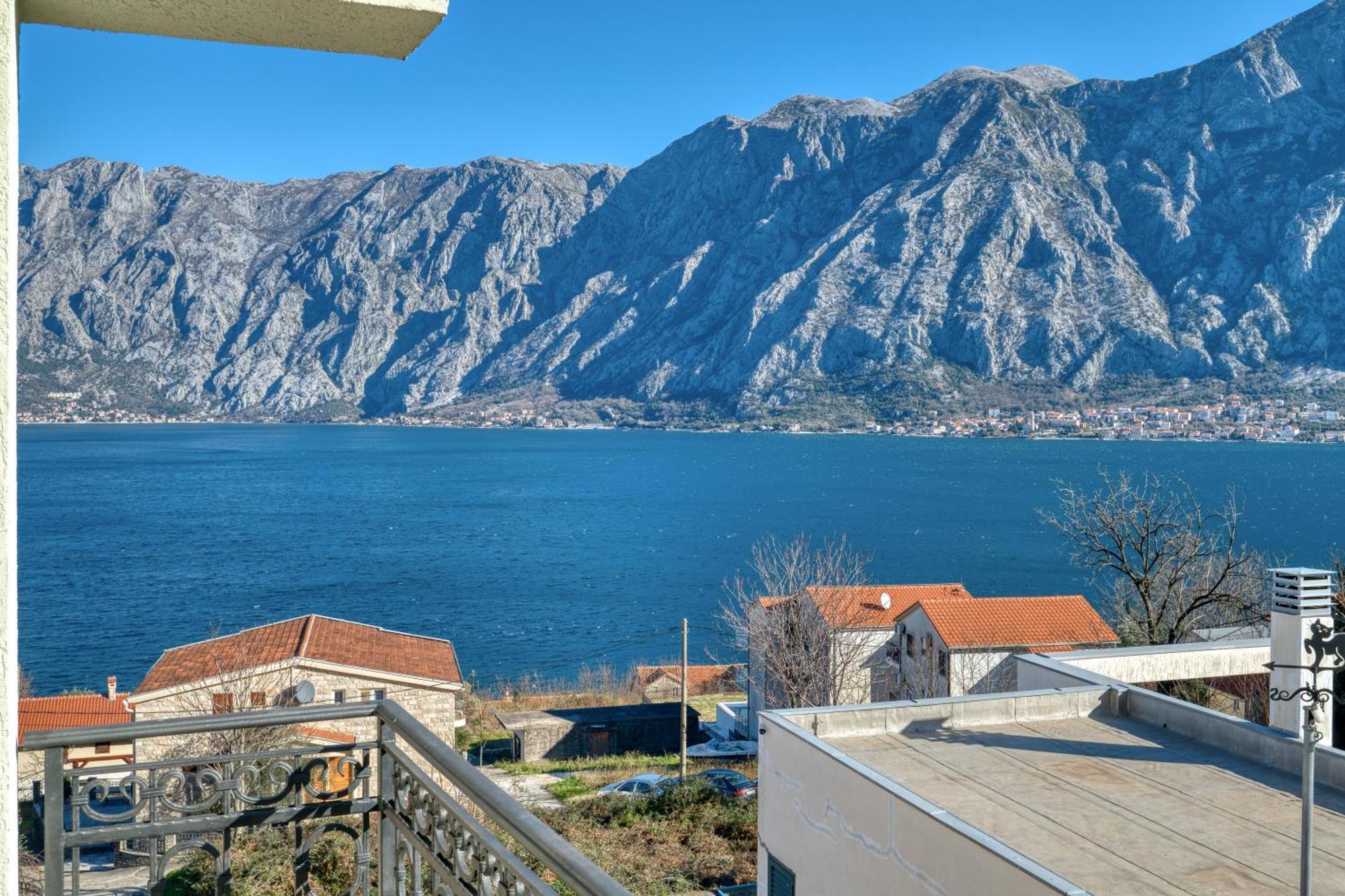 Luxurious 3-bedroom By Mn Cattaro