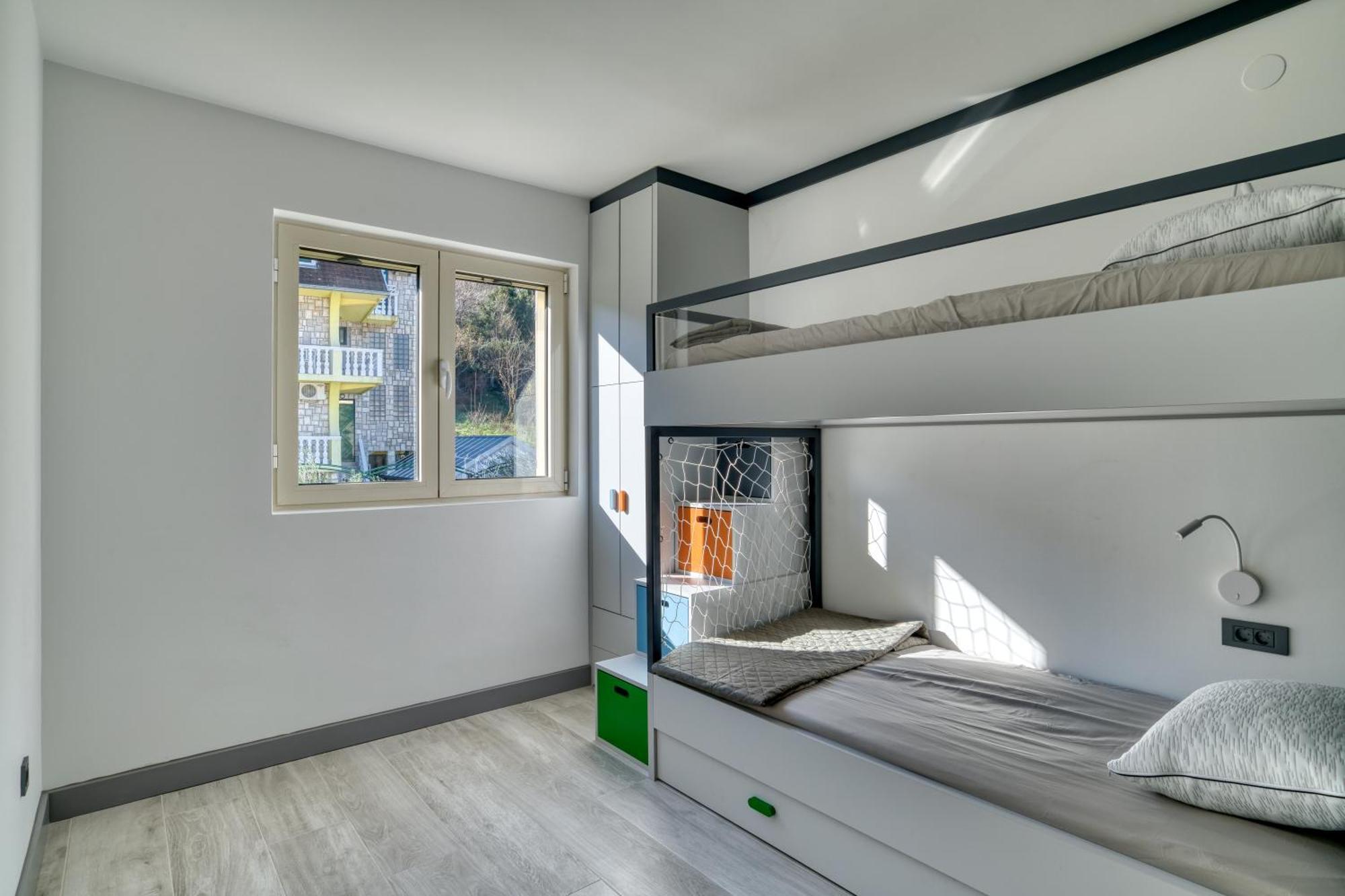 Luxurious 3-bedroom By Mn *